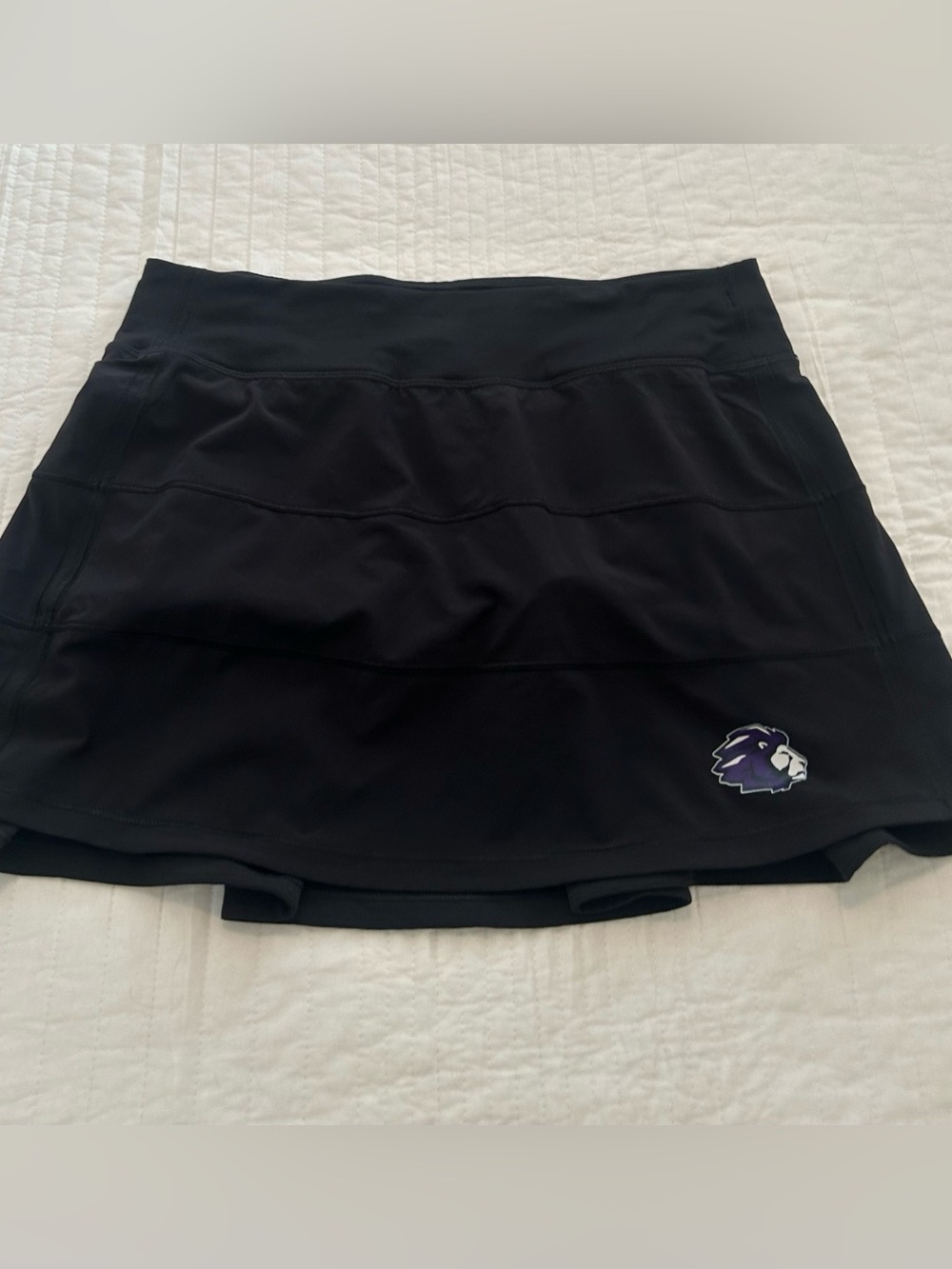 Lululemon Pace Rival Mid-Rise Skirt Black Size 6 with Lion Decal